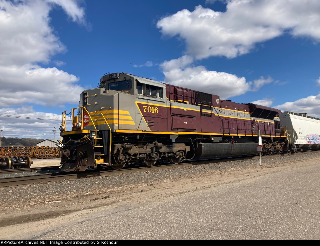 CP Rail SD90MAC - St Paul MN yard apr 2024